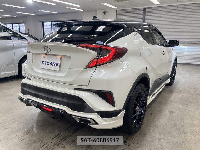 Toyota C-HR 2018-07 8870637-24