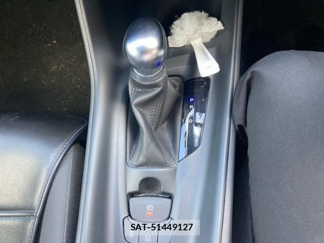 Toyota C-HR 2022-02 8883411-18