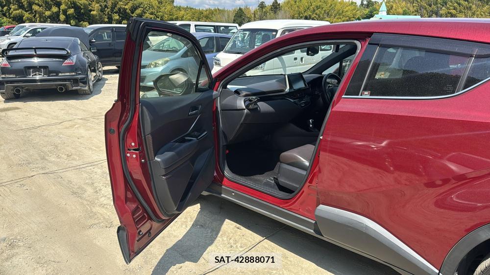 Toyota C-HR 2017 6634474-10