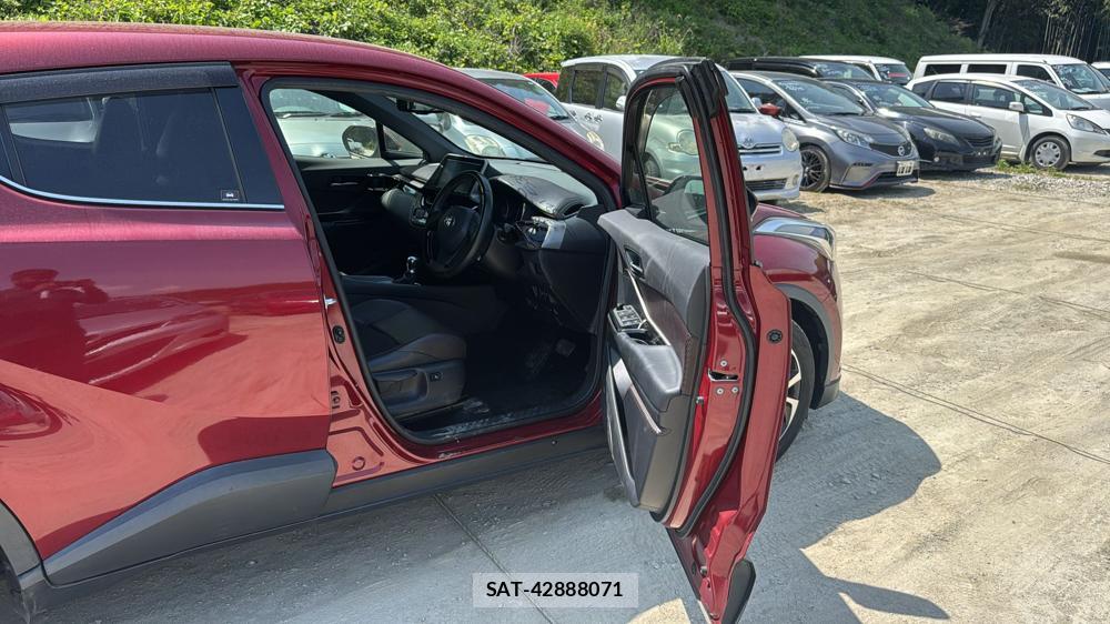 Toyota C-HR 2017 6634474-11