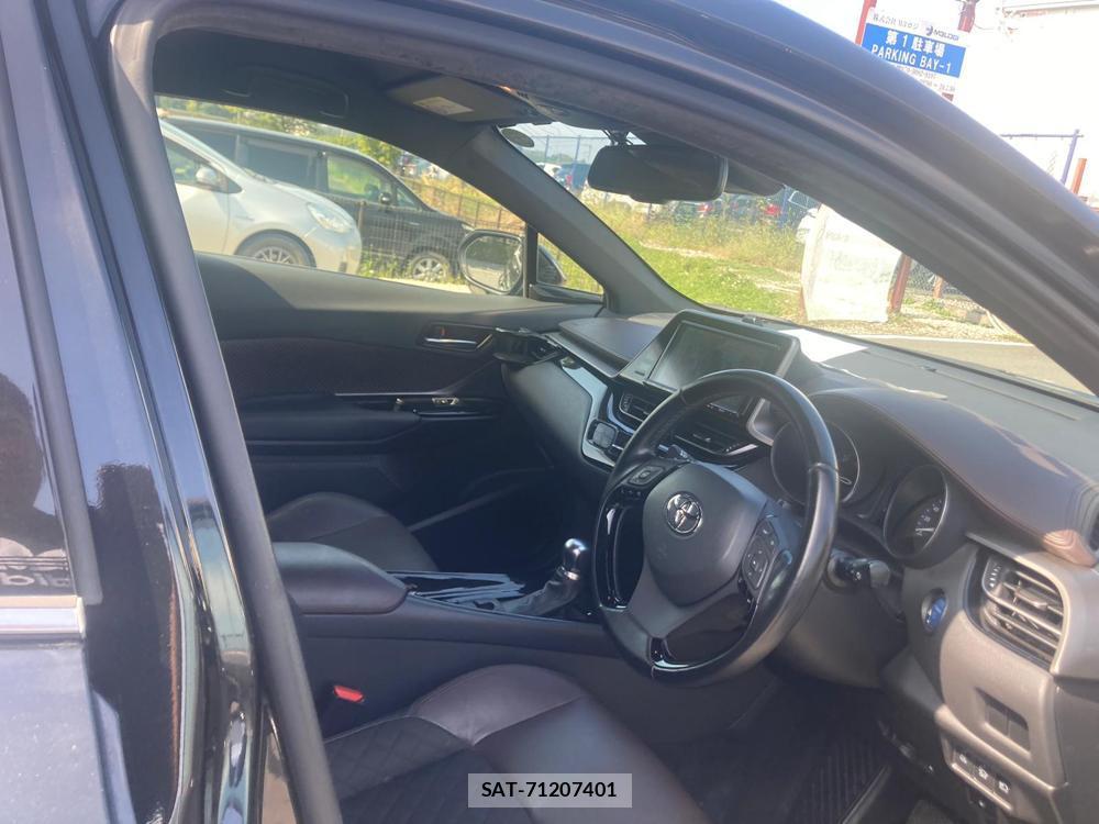 Toyota C-HR 2017 1305395-11