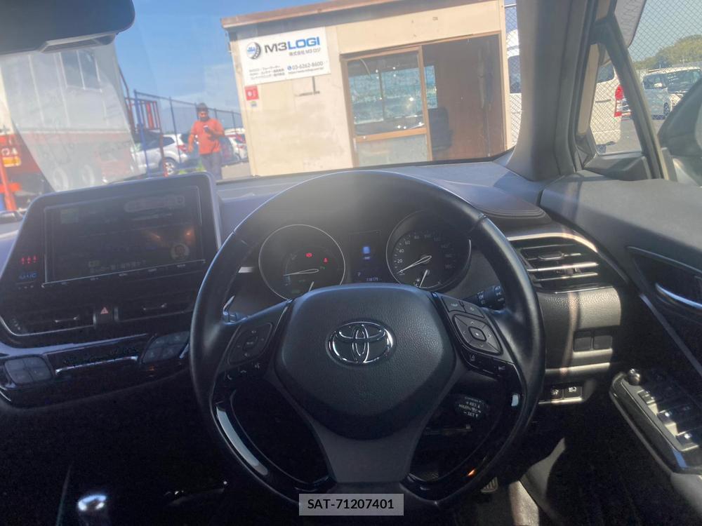 Toyota C-HR 2017 1305395-13