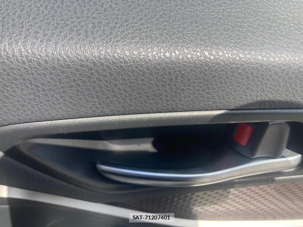 Toyota C-HR 2017 1305395-23