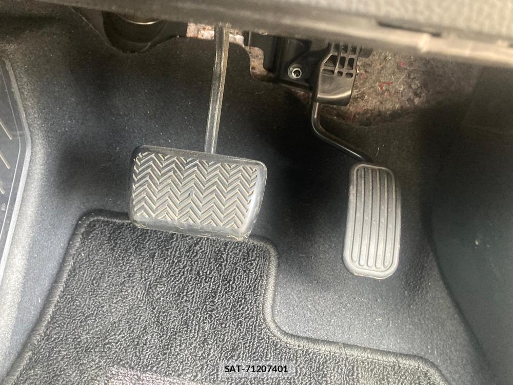 Toyota C-HR 2017 1305395-24