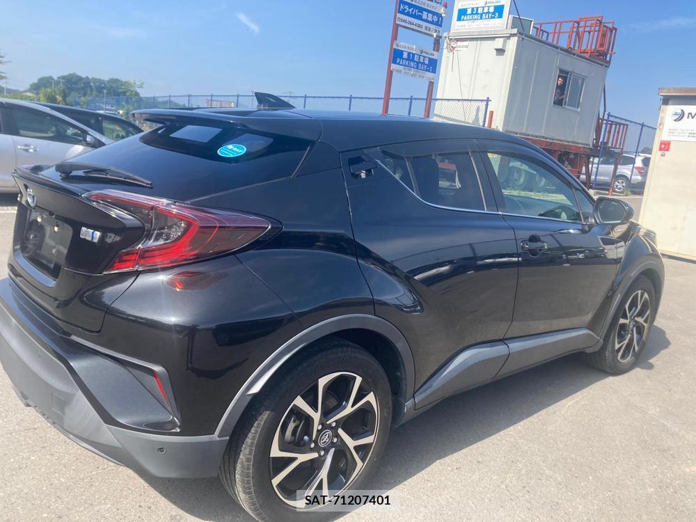 Toyota C-HR 2017 1305395-4