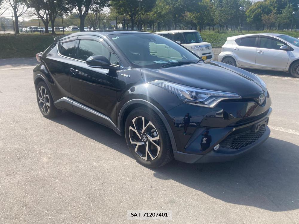 Toyota C-HR 2017 1305395-6