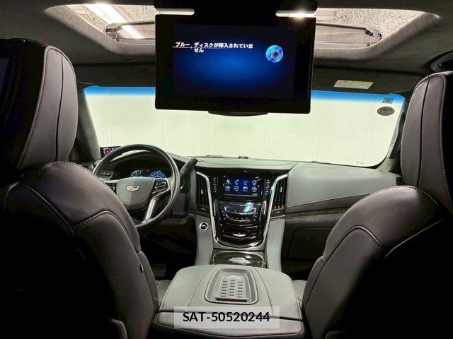 Cadillac ESCALADE 2017-04 7875636-1