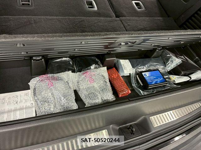 Cadillac ESCALADE 2017-04 7875636-28