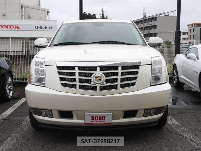 Cadillac ESCALADE 2013-03 8658296-1