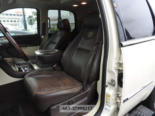 Cadillac ESCALADE 2013-03 8658296-6