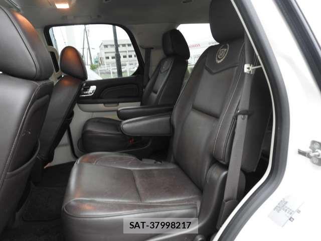 Cadillac ESCALADE 2013-03 8658296-7