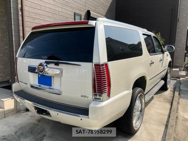 Cadillac ESCALADE 2012-09 8313538-3