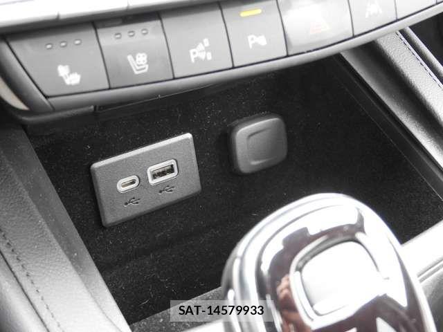 Cadillac XT4 2024-09 8878957-8