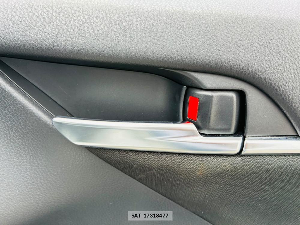 Toyota CAMRY 2018-03 7933122-20