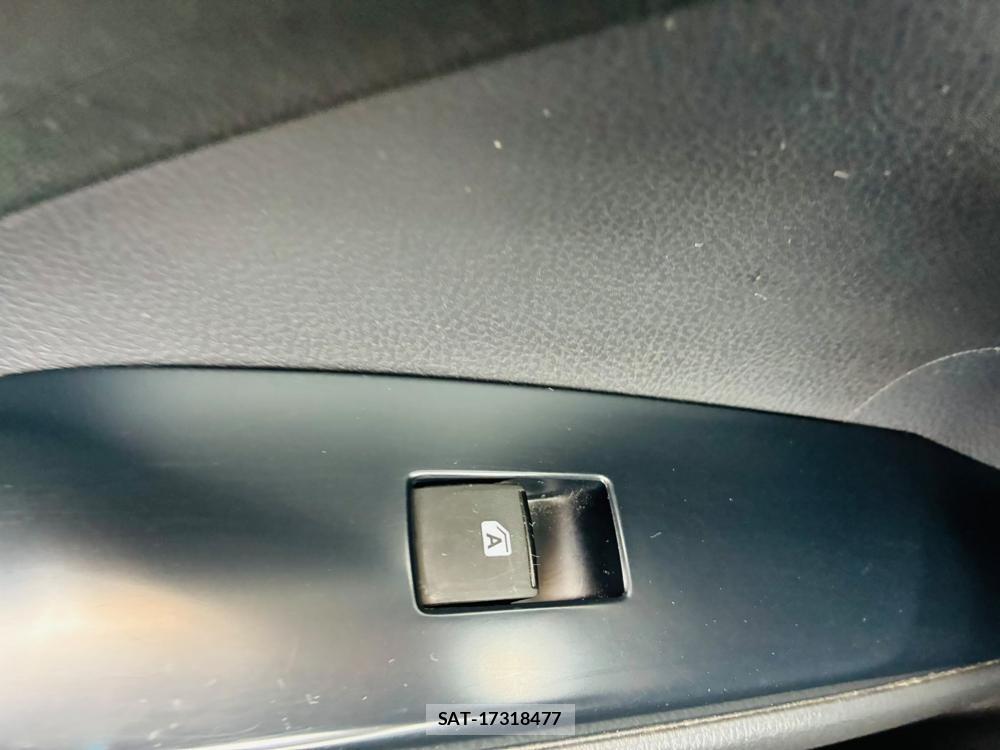 Toyota CAMRY 2018-03 7933122-23