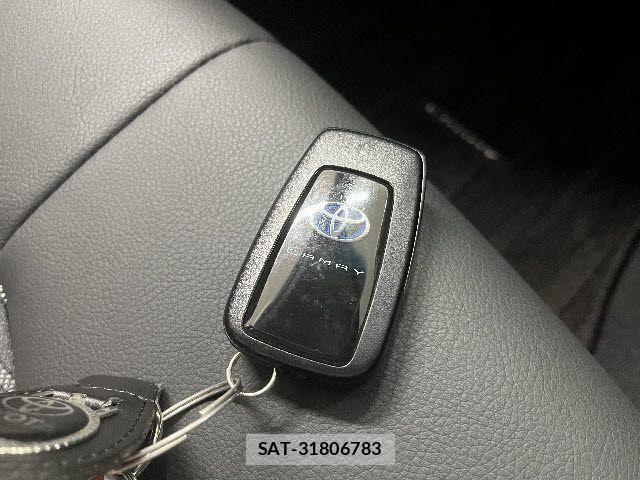 Toyota CAMRY HYBRID 2018-10 1361718-25
