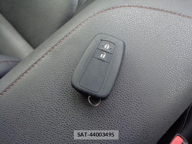 Toyota CAMRY HYBRID 2017-11 2077303-29