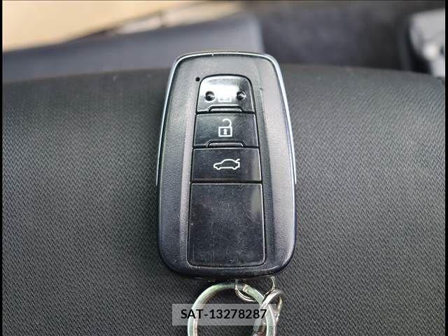 Toyota CAMRY HYBRID 2017-10 3413839-13