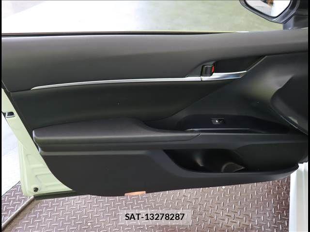 Toyota CAMRY HYBRID 2017-10 3413839-28