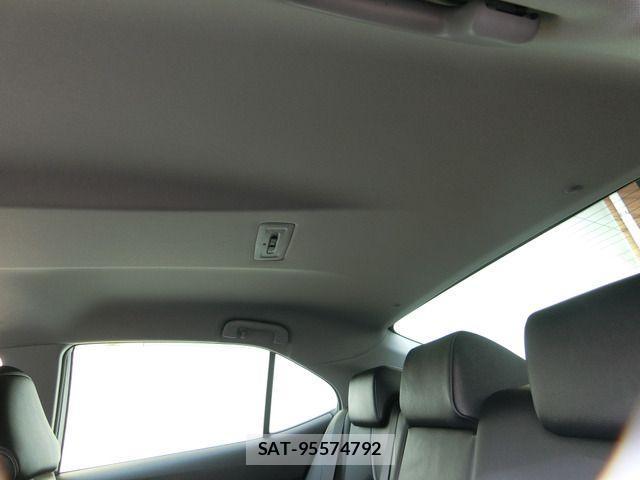 Toyota CAMRY HYBRID 2018-11 3831908-18