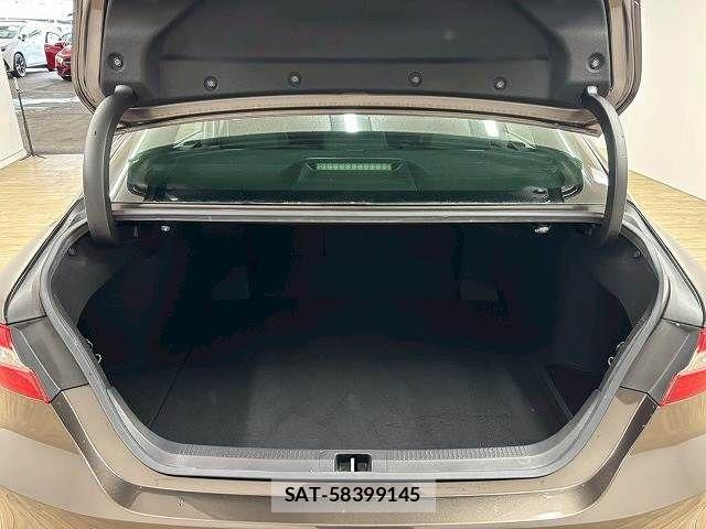 Toyota CAMRY HYBRID 2017-12 6134915-12