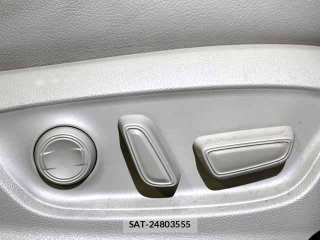 Toyota CAMRY HYBRID 2018-03 6715778-9