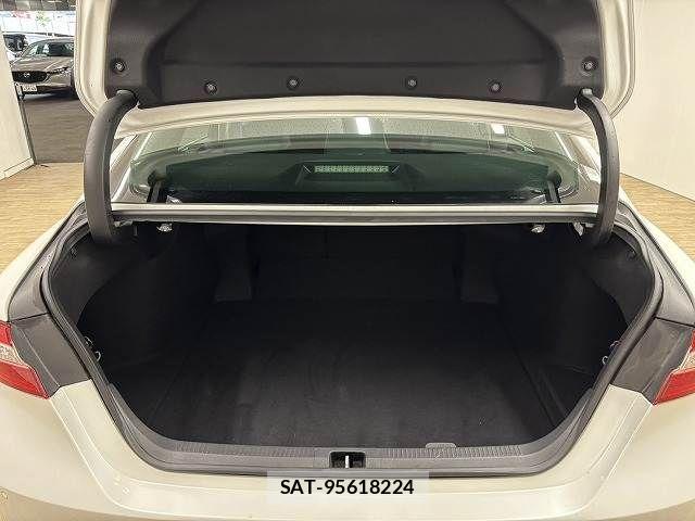 Toyota CAMRY HYBRID 2019-04 6814123-12