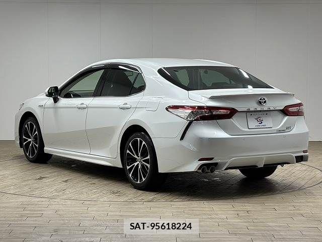Toyota CAMRY HYBRID 2019-04 6814123-16
