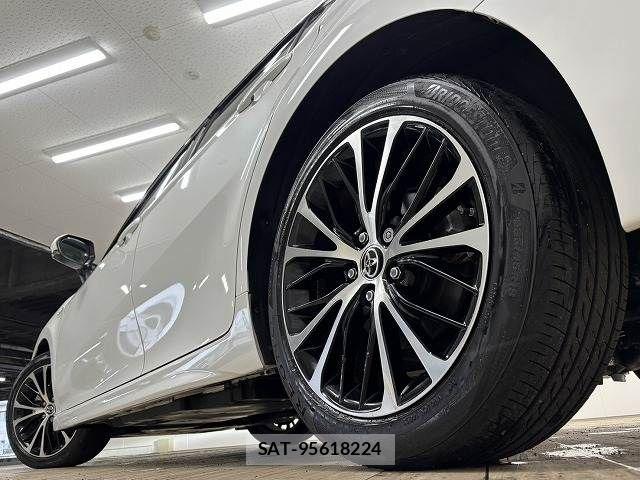 Toyota CAMRY HYBRID 2019-04 6814123-18
