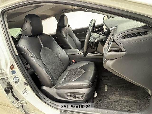 Toyota CAMRY HYBRID 2019-04 6814123-4
