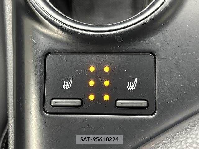 Toyota CAMRY HYBRID 2019-04 6814123-7