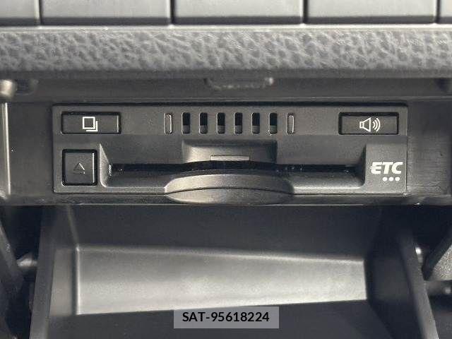Toyota CAMRY HYBRID 2019-04 6814123-8