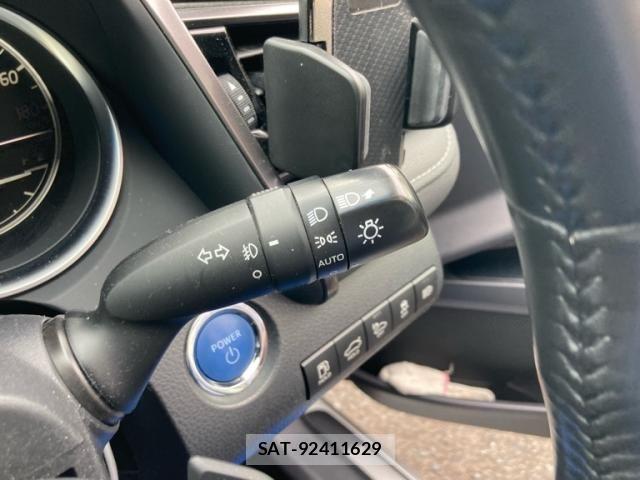 Toyota CAMRY HYBRID 2019-06 6902957-16