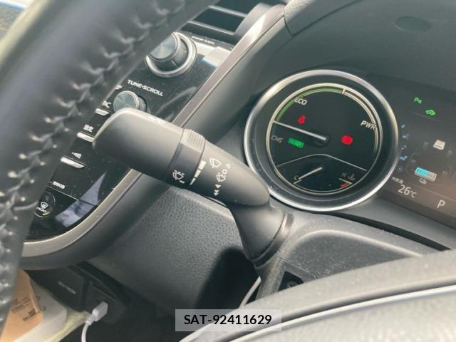 Toyota CAMRY HYBRID 2019-06 6902957-17