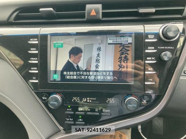 Toyota CAMRY HYBRID 2019-06 6902957-21