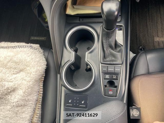 Toyota CAMRY HYBRID 2019-06 6902957-24