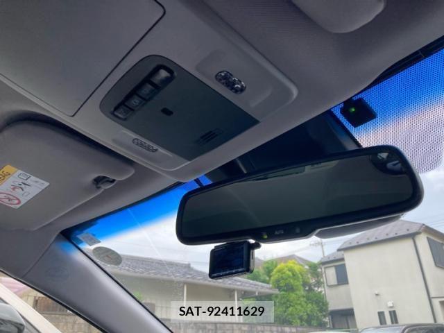 Toyota CAMRY HYBRID 2019-06 6902957-25