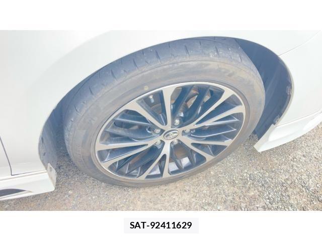 Toyota CAMRY HYBRID 2019-06 6902957-26
