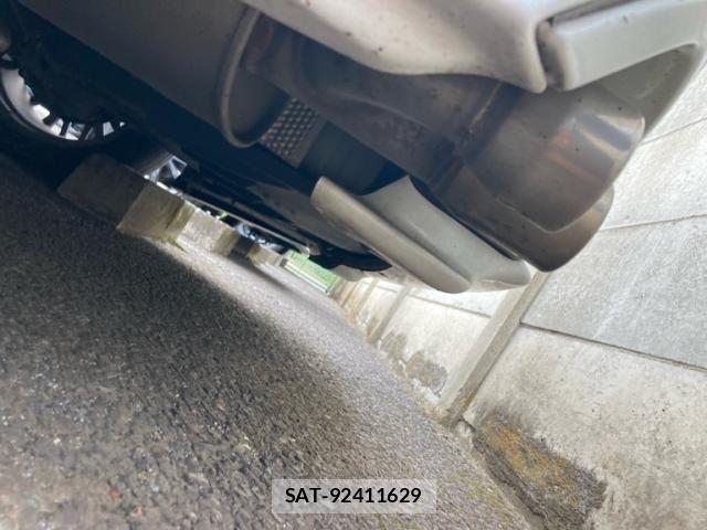 Toyota CAMRY HYBRID 2019-06 6902957-8