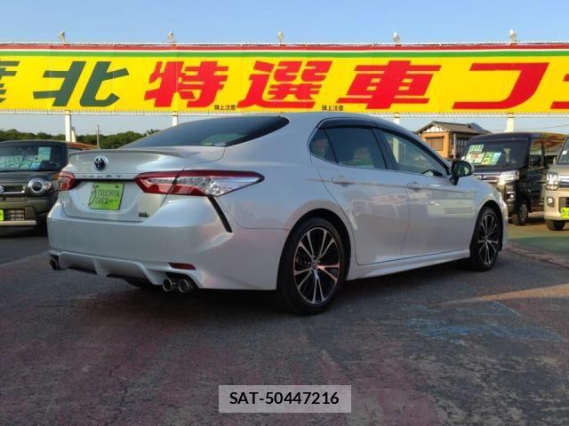 Toyota CAMRY HYBRID 2019-06 6991310-1