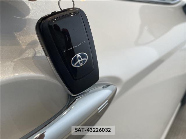 Toyota CAMRY HYBRID 2021-04 7215726-13