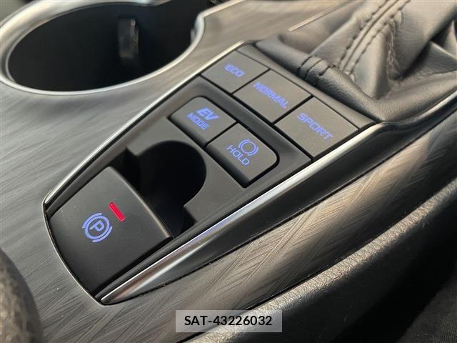 Toyota CAMRY HYBRID 2021-04 7215726-18
