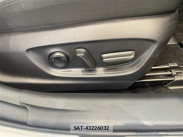 Toyota CAMRY HYBRID 2021-04 7215726-19