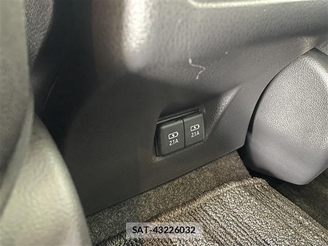 Toyota CAMRY HYBRID 2021-04 7215726-22