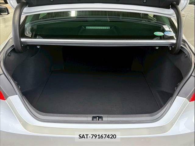 Toyota CAMRY HYBRID 2019-03 7215694-17