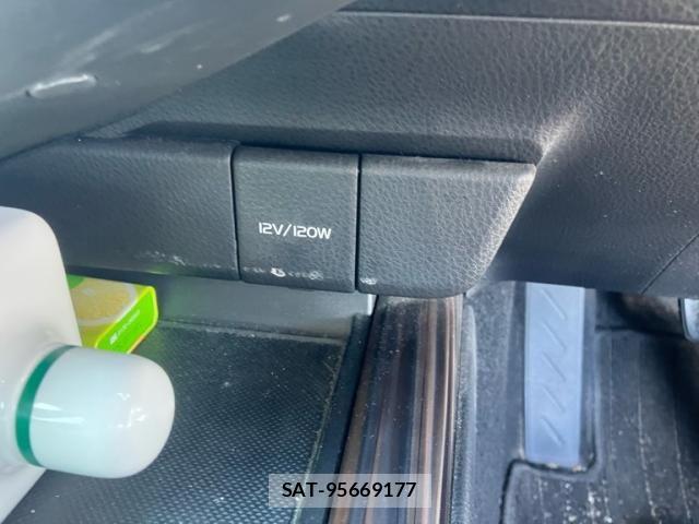 Toyota CAMRY HYBRID 2017-11 7215685-14