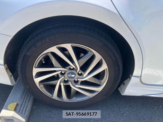 Toyota CAMRY HYBRID 2017-11 7215685-4