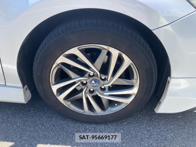 Toyota CAMRY HYBRID 2017-11 7215685-5