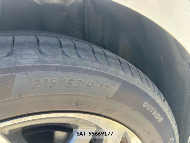 Toyota CAMRY HYBRID 2017-11 7215685-6
