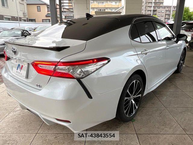 Toyota CAMRY HYBRID 2020-03 7215712-17